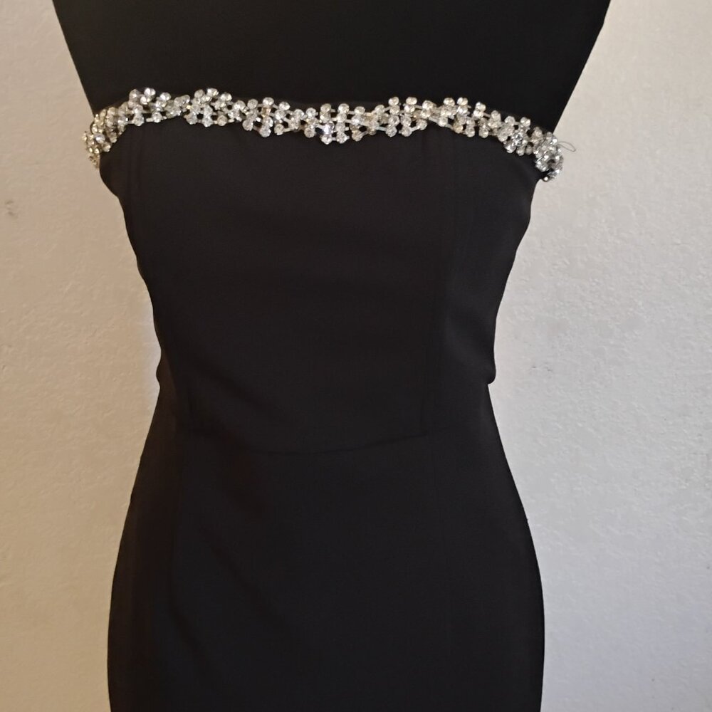 Sleek & Sparkly Strapless Lulus (Outlet) sheath cocktail dress. Rhinestones. Med